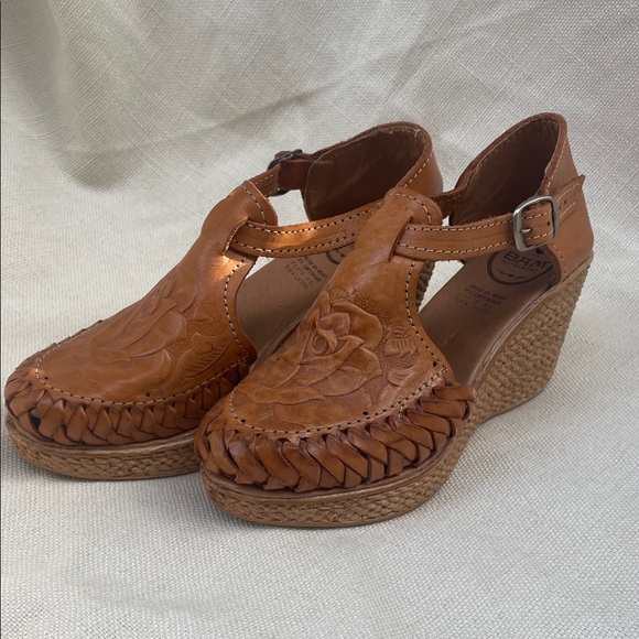 Bam Artesanos Shoes - Women’s Tan Leather Wedges with Braided Design 7